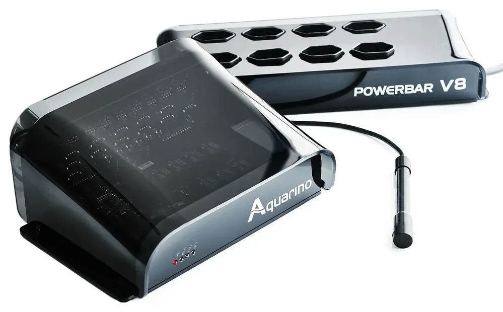 El kit Aquarino: la central de control y la Powerbar V8, con el sensor de temperatura PRO.